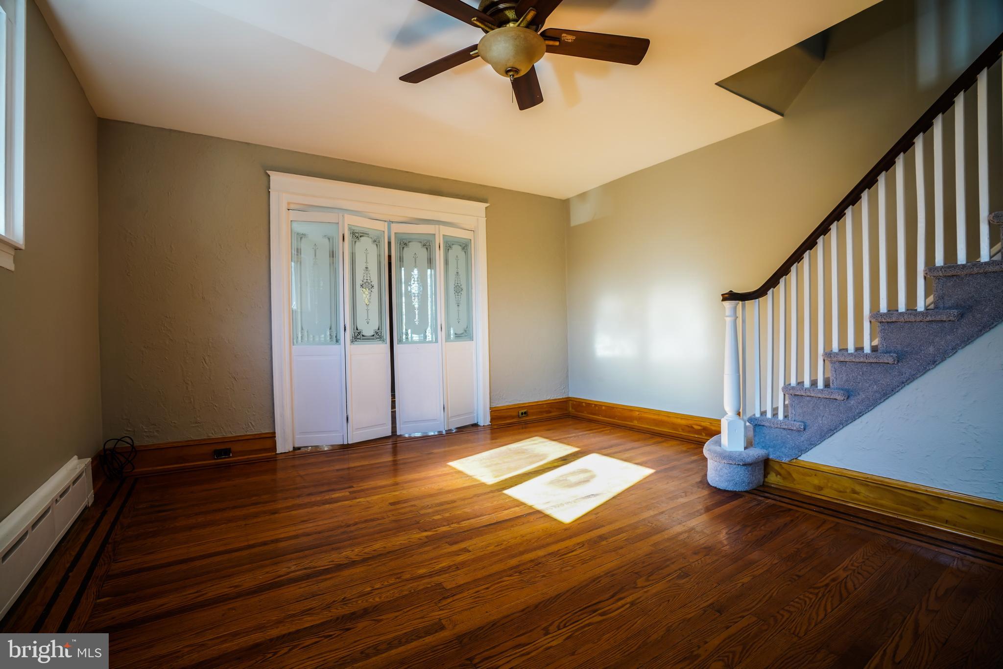 1001 Flanders Road Philadelphia, PA 19151 - Photo 5 of 27 Living Room