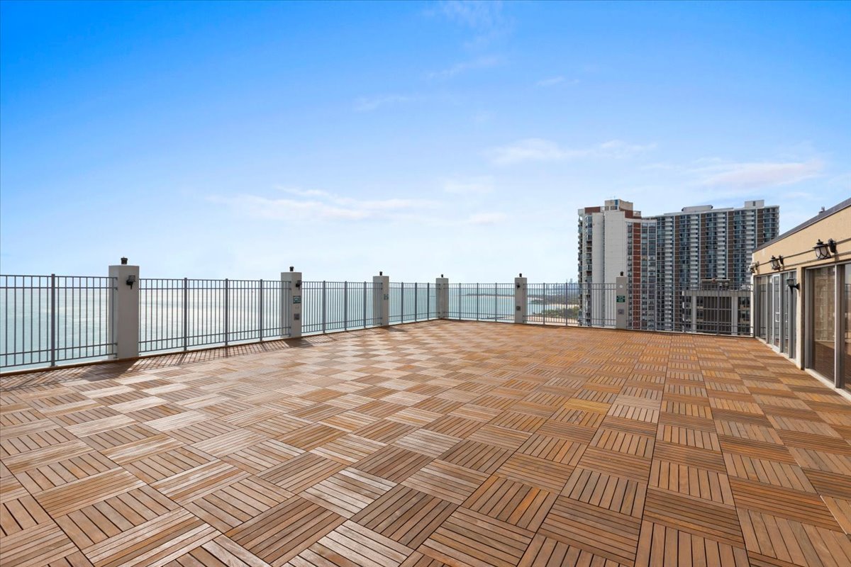 6171 North Sheridan Road, Unit 2805 Chicago, IL 60660 - Photo 9 of 10 Gallery Image 9