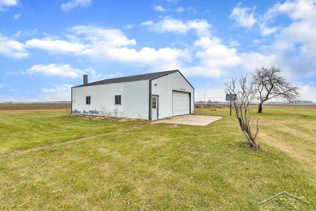 10532 North Wheeler Road Wheeler, MI 48662 - Photo 37 of 56 50063317-36.JPG