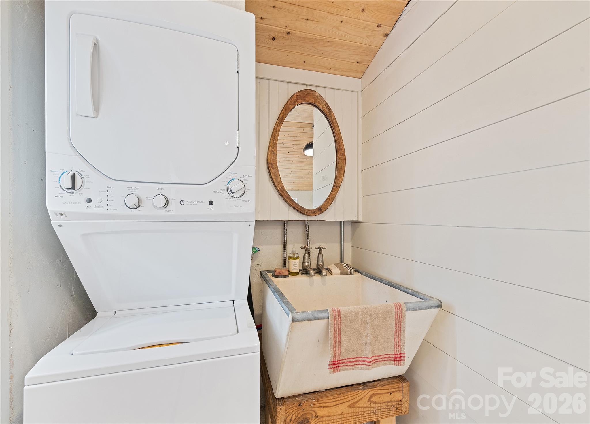171 Fortner Road Bryson City, NC 28713 - Photo 22 of 32 a utility room with dryer and washer