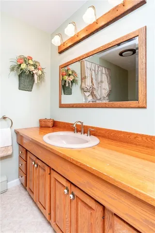 $855,000 | 113 Log Road, North Smithfield, RI 02830