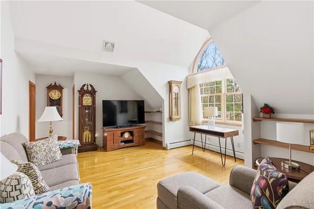 $855,000 | 113 Log Road, North Smithfield, RI 02830