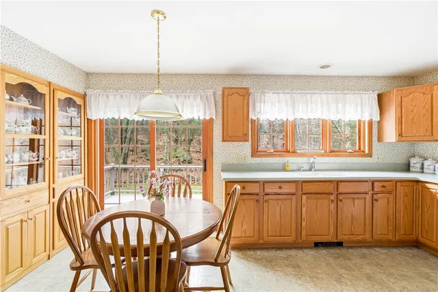 $855,000 | 113 Log Road, North Smithfield, RI 02830