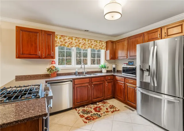 $855,000 | 113 Log Road, North Smithfield, RI 02830