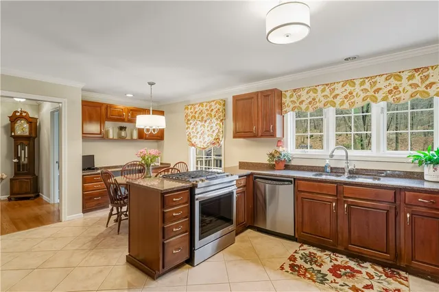 $855,000 | 113 Log Road, North Smithfield, RI 02830