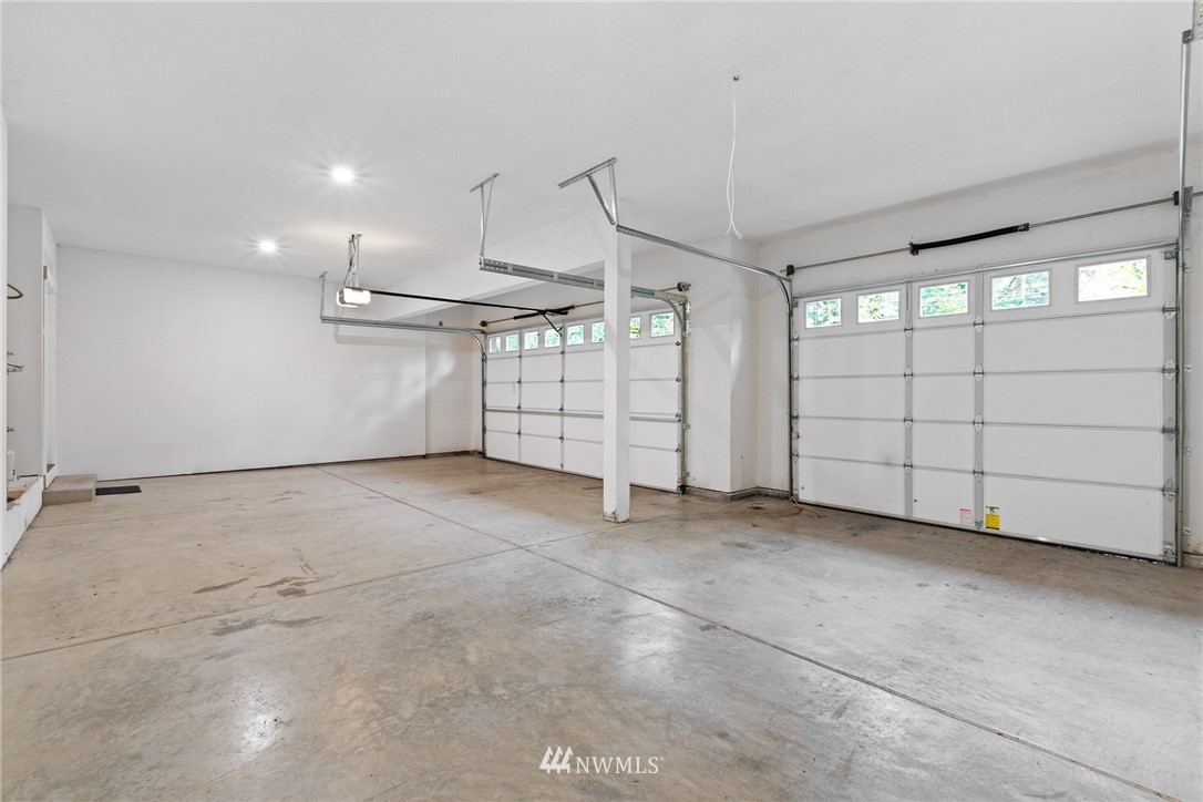 17839 Southeast 128th Street Renton, WA 98059 - Photo 22 of 35 a view of a garage