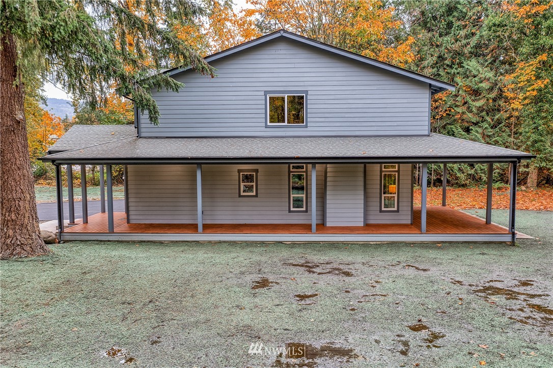17839 Southeast 128th Street Renton, WA 98059 - Photo 26 of 35 a front view of a house with garden