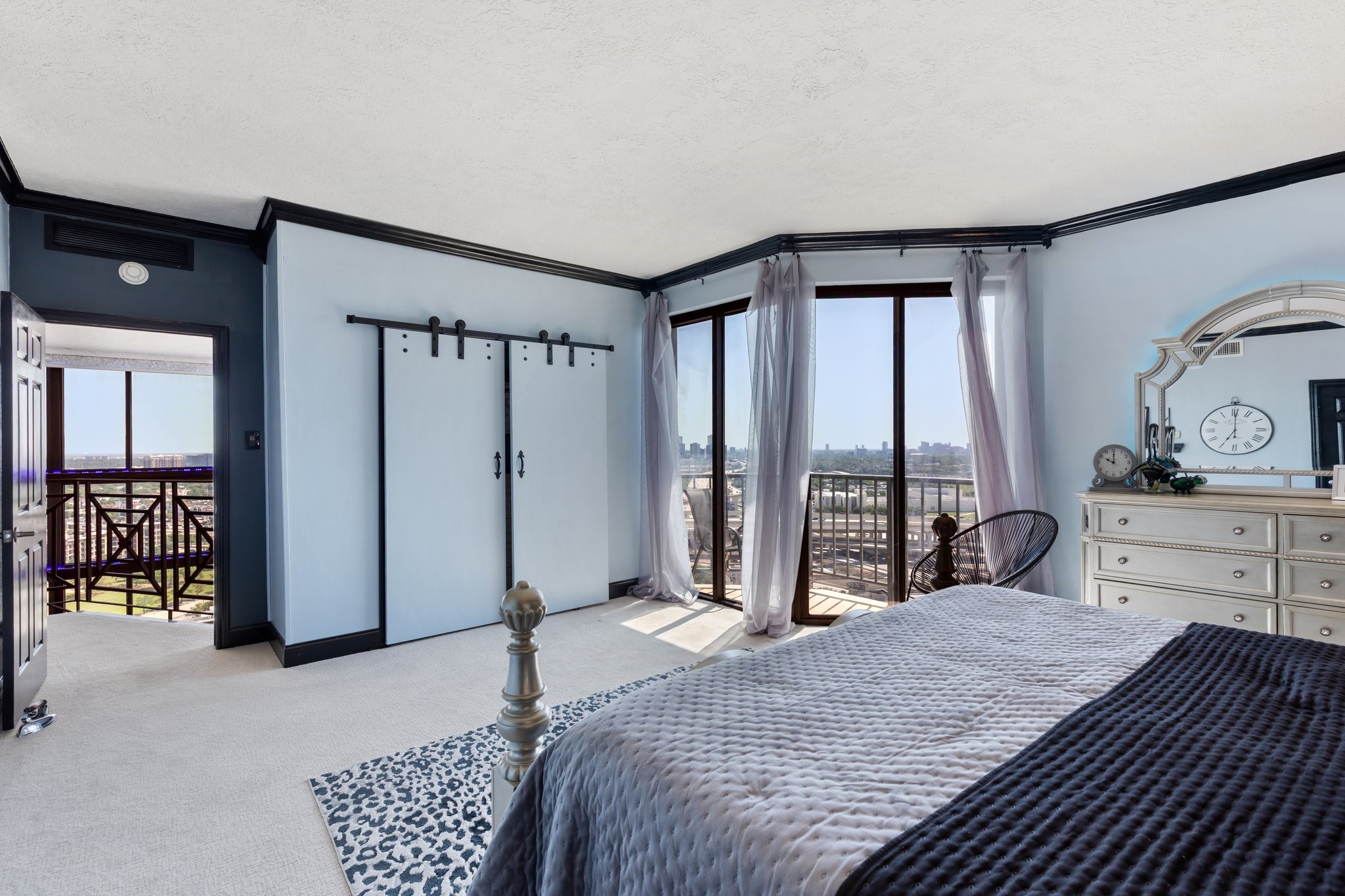 3350 McCue Road, Unit 2404 Houston, TX 77056 - Photo 38 of 49 a bedroom with a large bed and a window