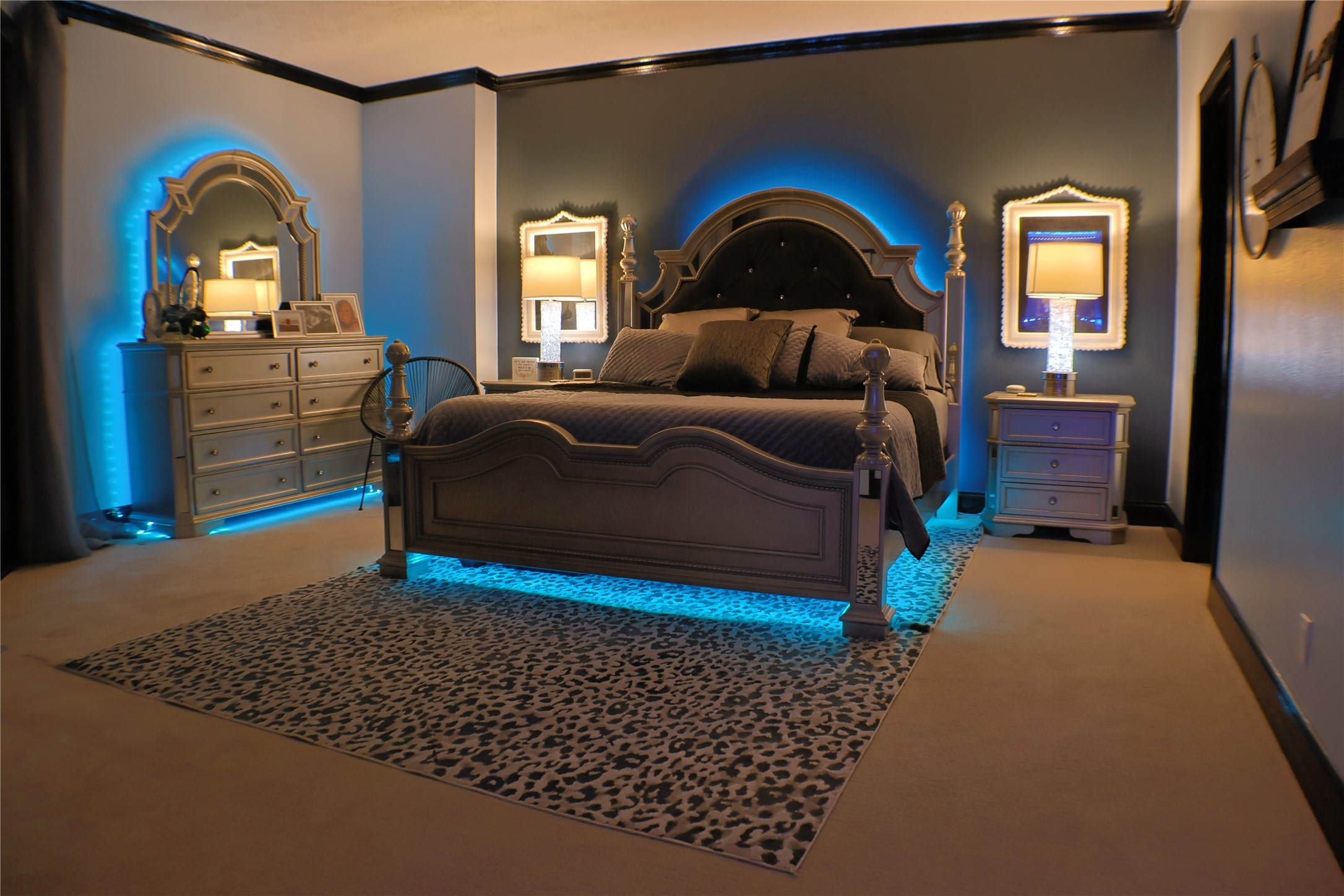 3350 McCue Road, Unit 2404 Houston, TX 77056 - Photo 39 of 49 a bedroom with a bed and a dresser