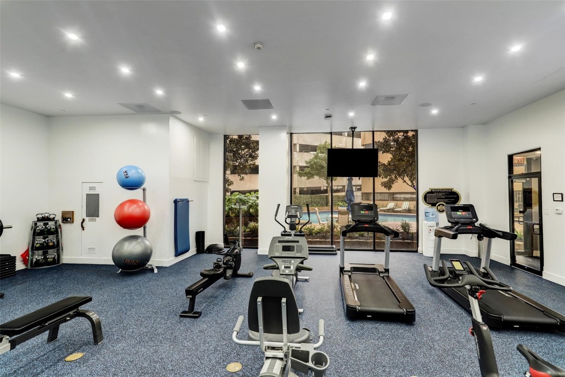 3350 McCue Road, Unit 2404 Houston, TX 77056 - Photo 44 of 49 a view of a room with gym equipment