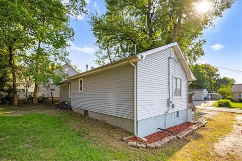 $140,000 | 1215 South Delaware, Independence, MO 64055