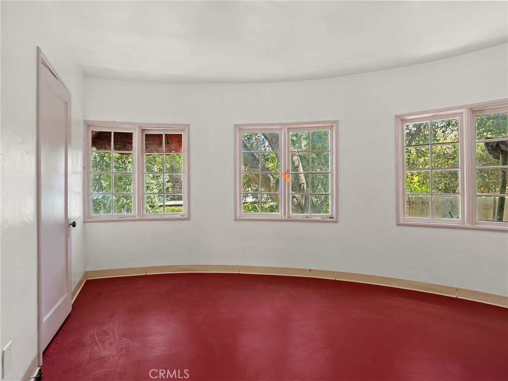 8618 La Tuna Canyon Road Sun Valley, CA 91352 - Photo 16 of 50 an empty room with a window