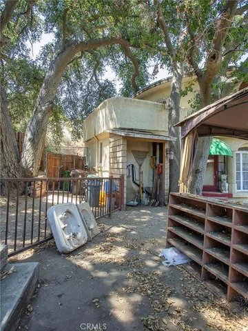 a view of a car park in front of house