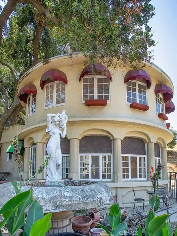 a front view of house with yard