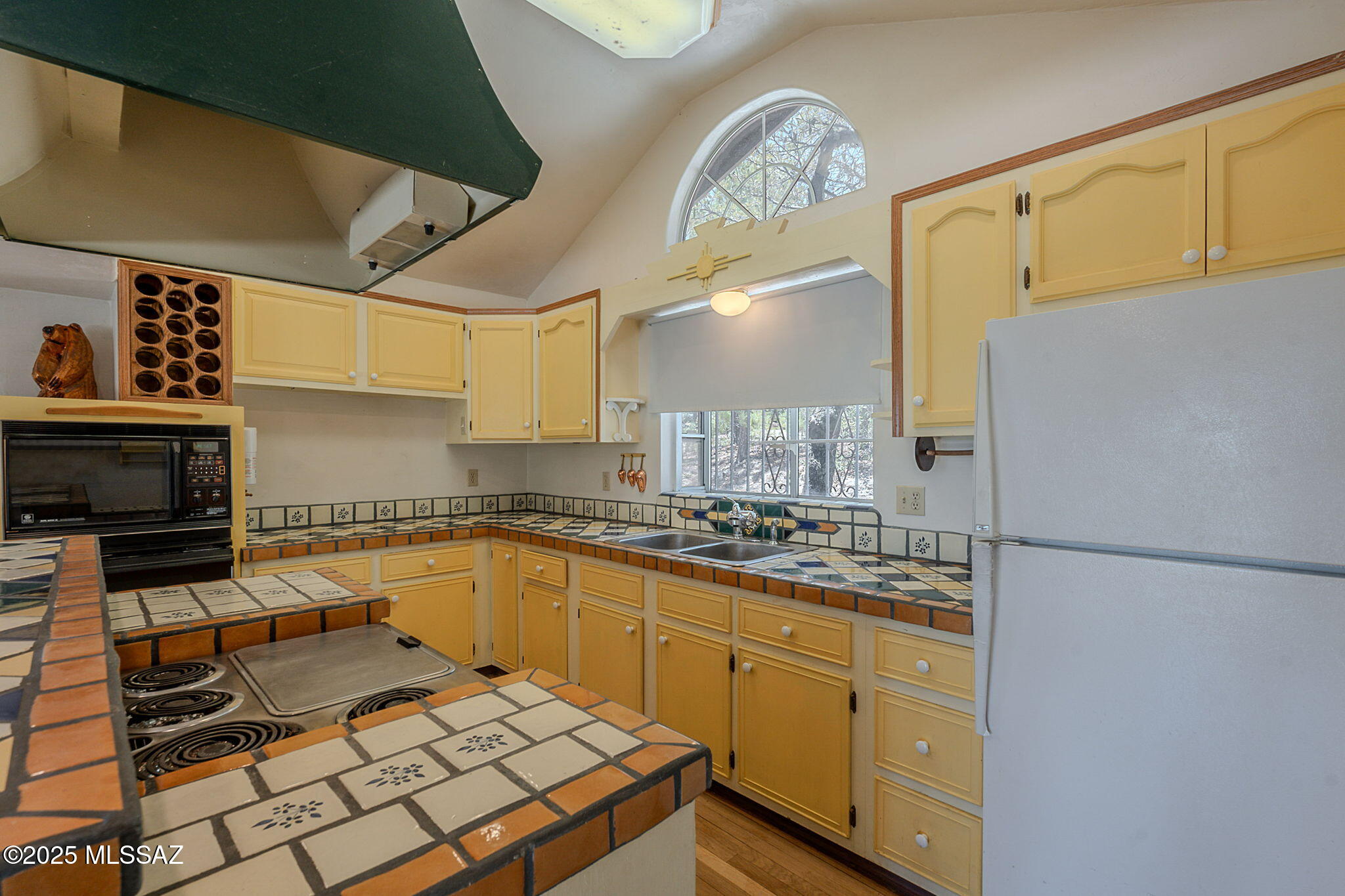 9865 North Willow Loop Tucson, AZ 85739 - Photo 15 of 50 Large kitchen