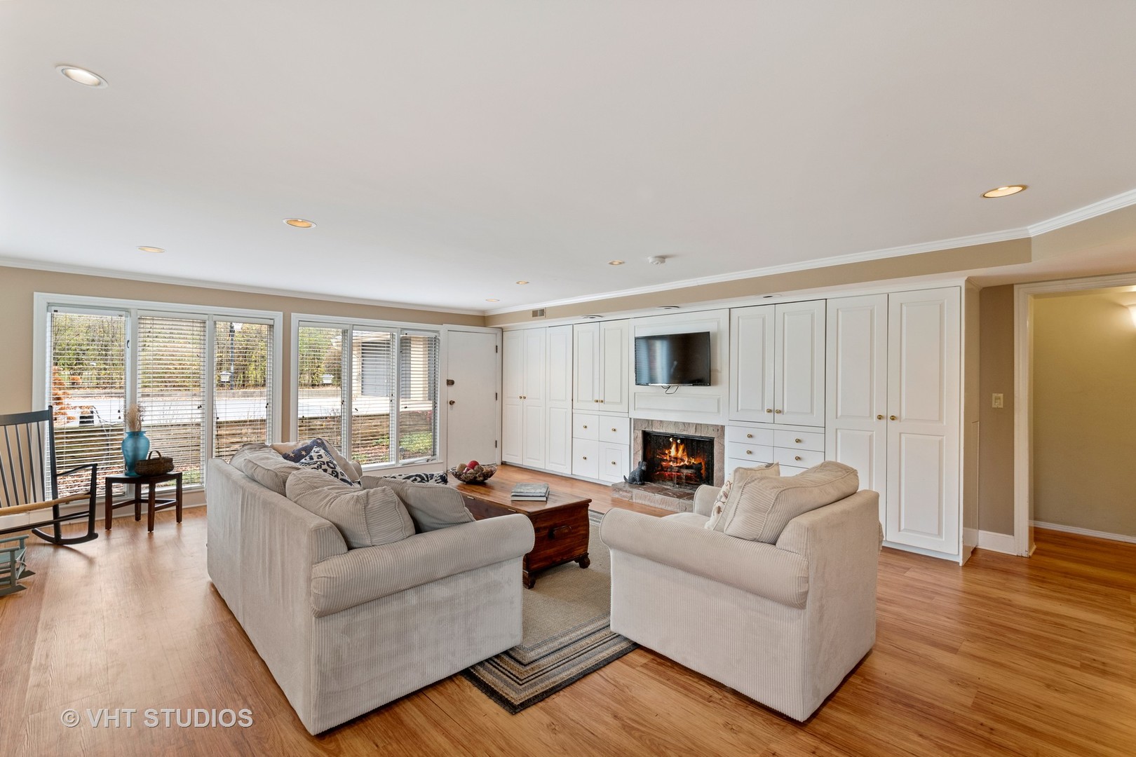 375 Maple Row Northfield, IL 60093 - Photo 14 of 38 a living room with furniture and a fireplace
