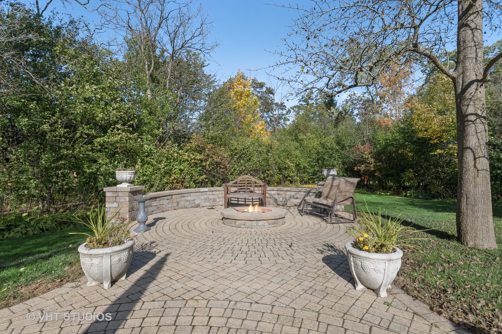 375 Maple Row Northfield, IL 60093 - Photo 27 of 38 a view of a backyard with table and chairs potted plants and tree