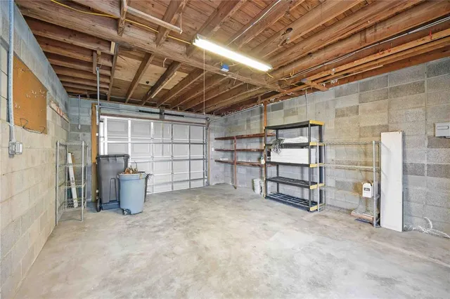 a view of yard with green space