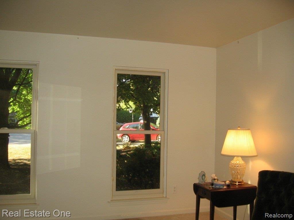 733 Spartan Drive Rochester, MI 48309 - Photo 4 of 7 Living Room