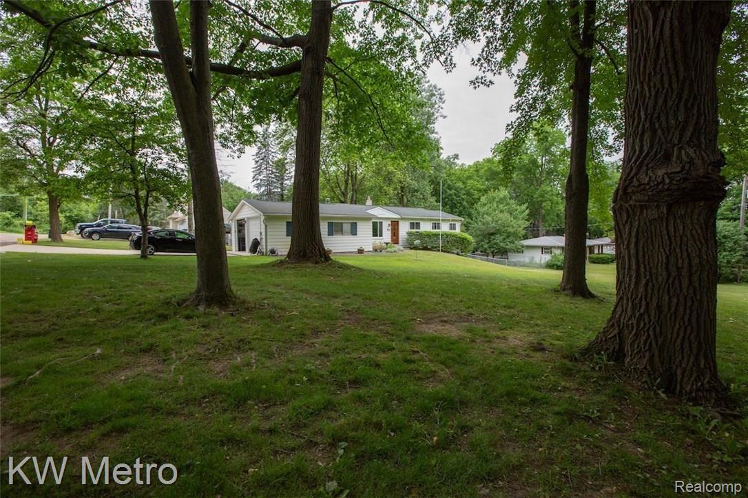 8161 South Eston Road Clarkston, MI 48348 - Photo 25 of 37 MC_Clarkston-19.jpg