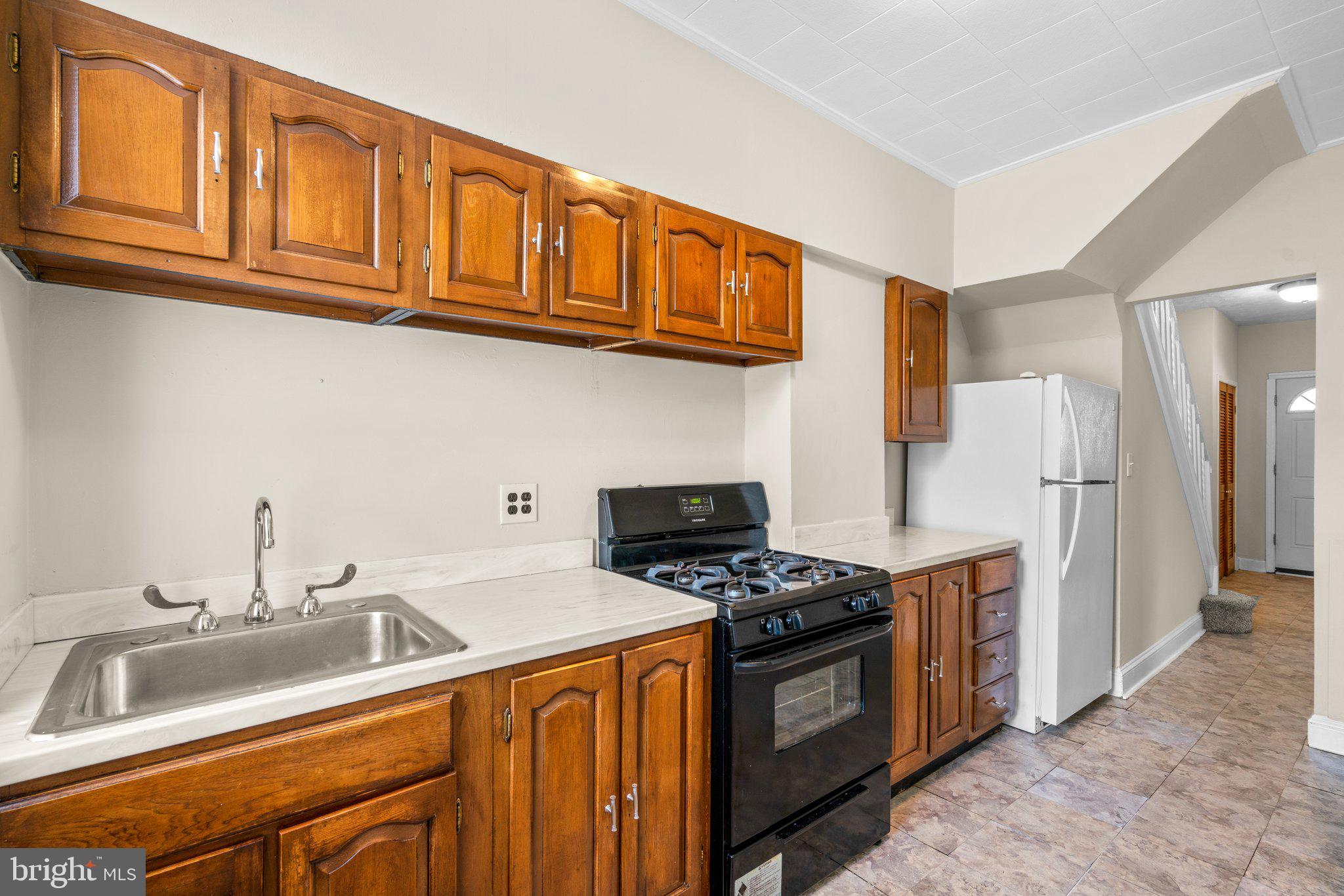 3703 Belair Road Baltimore, MD 21213 - Photo 8 of 30 Wood cabinets, bright & airy Kitchen
