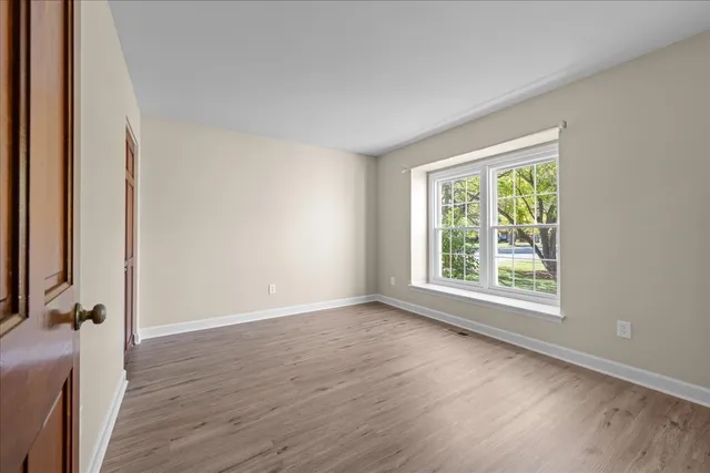 $2,250 | 355 South Collins Street, Unit 355, South Elgin, IL 60177