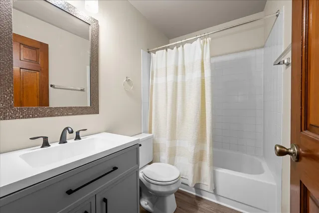 $2,250 | 355 South Collins Street, Unit 355, South Elgin, IL 60177