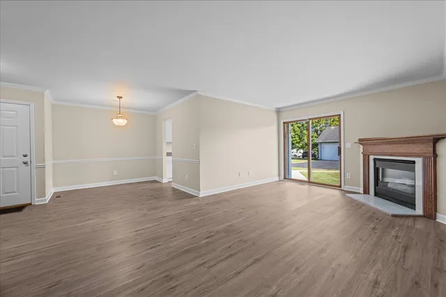 $2,250 | 355 South Collins Street, Unit 355, South Elgin, IL 60177