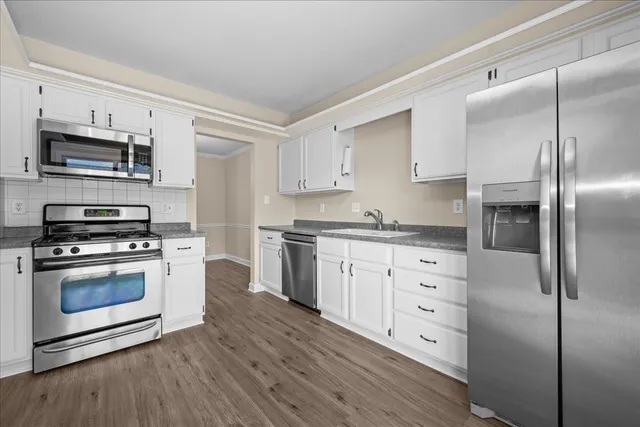 $2,250 | 355 South Collins Street, Unit 355, South Elgin, IL 60177