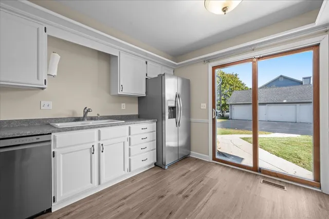 $2,250 | 355 South Collins Street, Unit 355, South Elgin, IL 60177