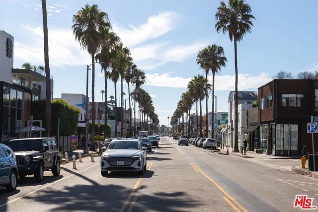 $1,799,000 | 2616 Abbot Kinney Boulevard, Venice, CA 90291