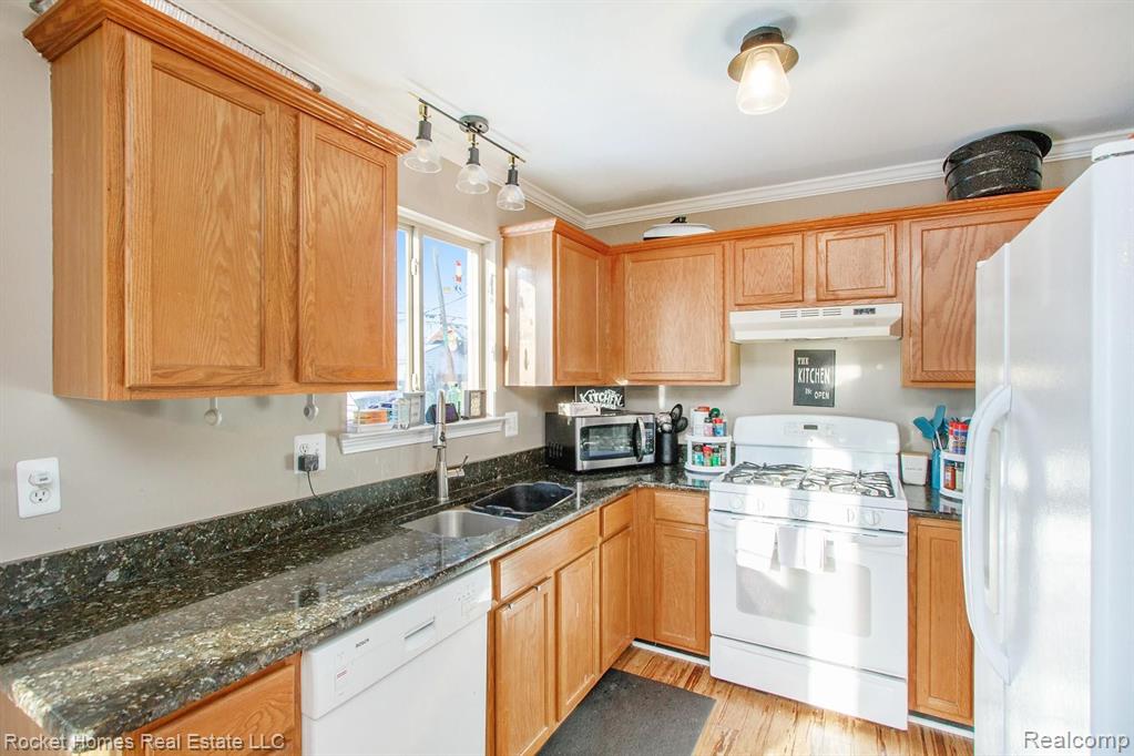 21630 Rosedale Street St. Clair Shores, MI 48080 - Photo 9 of 28