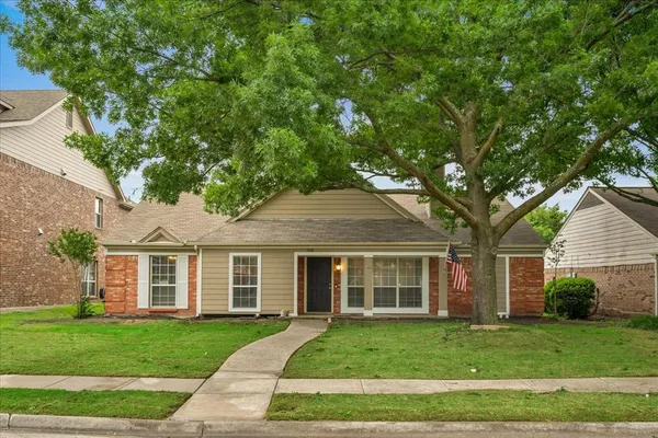$300,000 | 7418 Pacific Drive, Rowlett, TX 75088