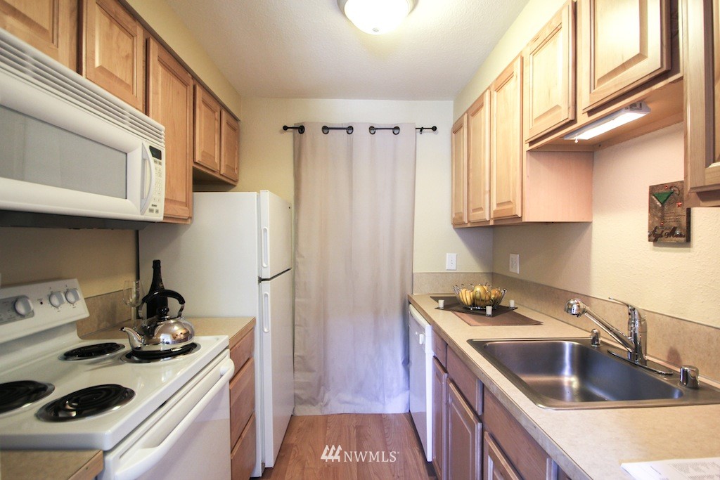 12107 Bel-Red Road, Unit D103 Bellevue, WA 98005 - Photo 7 of 11