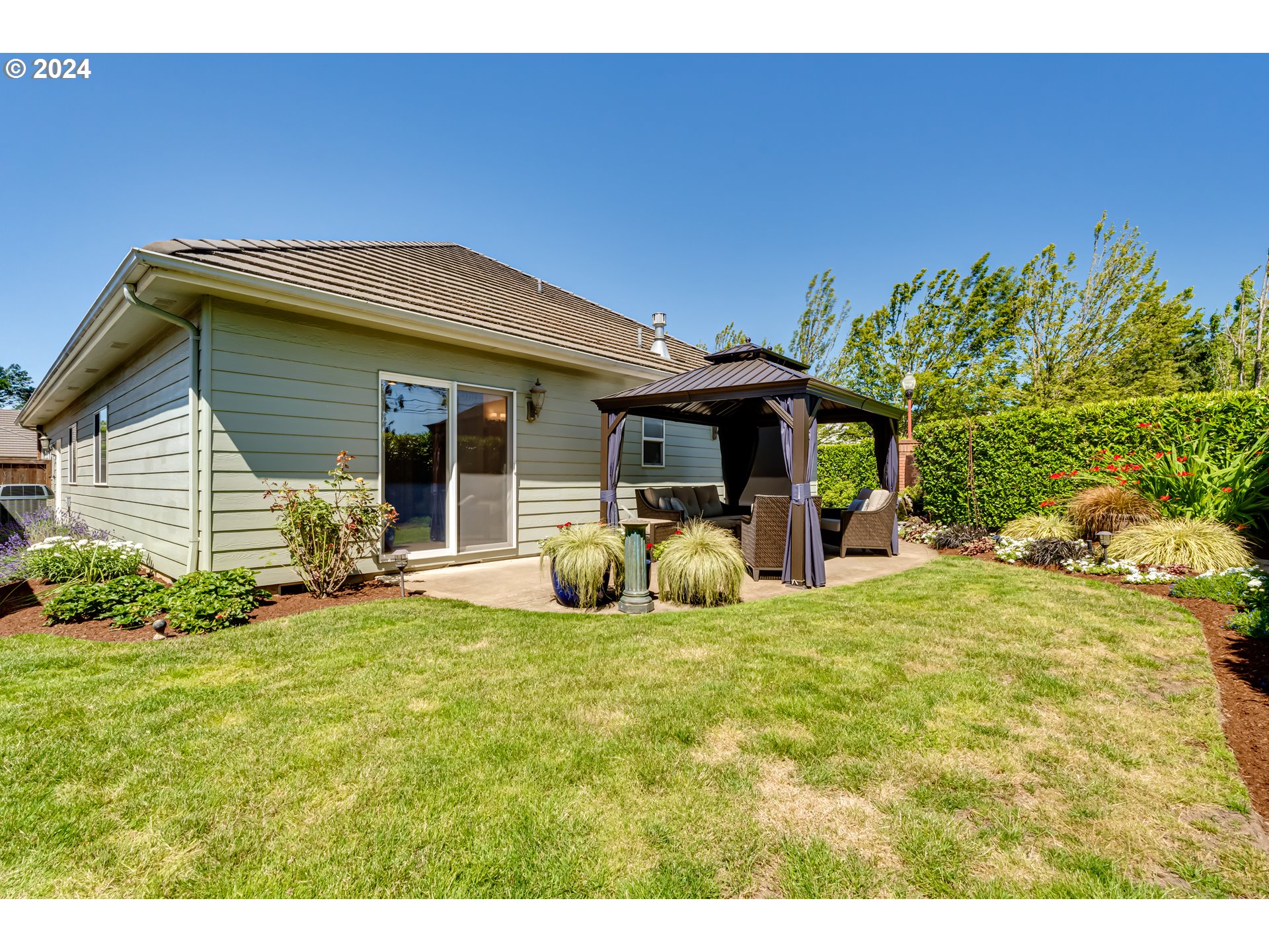 999 Old Orchard Lane Springfield, OR 97477 - Photo 27 of 34 a view of a house with backyard