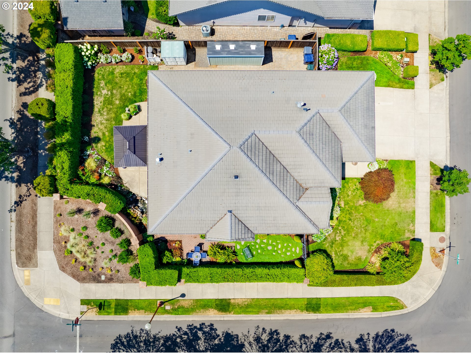 999 Old Orchard Lane Springfield, OR 97477 - Photo 32 of 34 an aerial view of a house with a yard and potted plants