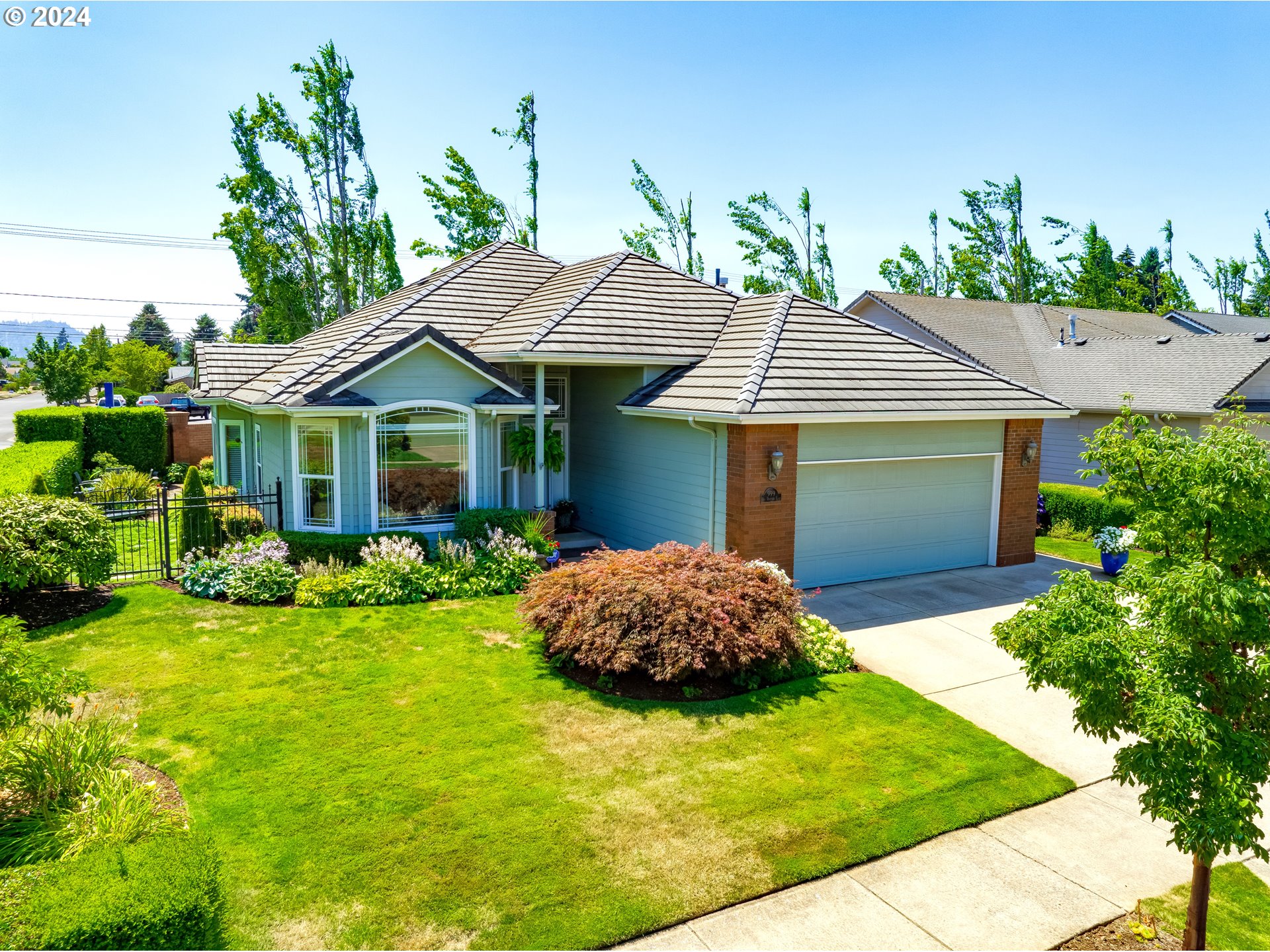 999 Old Orchard Lane Springfield, OR 97477 - Photo 33 of 34 a front view of a house with garden