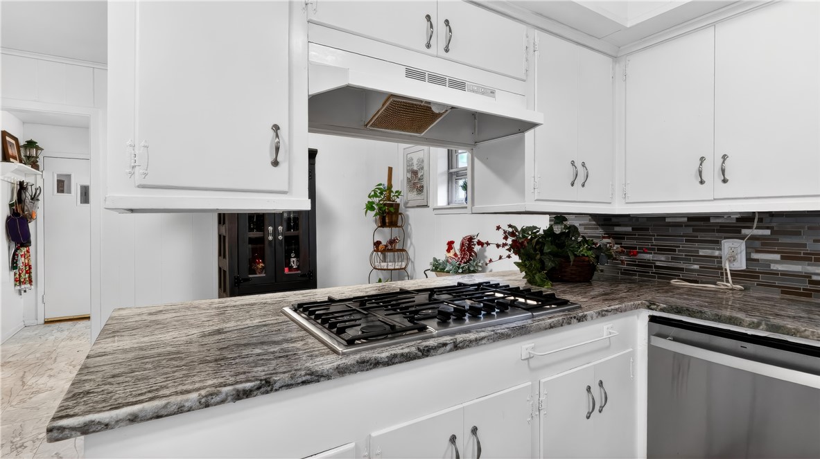 405 North Main Street Franklin, TX 77856 - Photo 13 of 28 a kitchen with kitchen island granite countertop stainless steel appliances a stove a sink and cabinets
