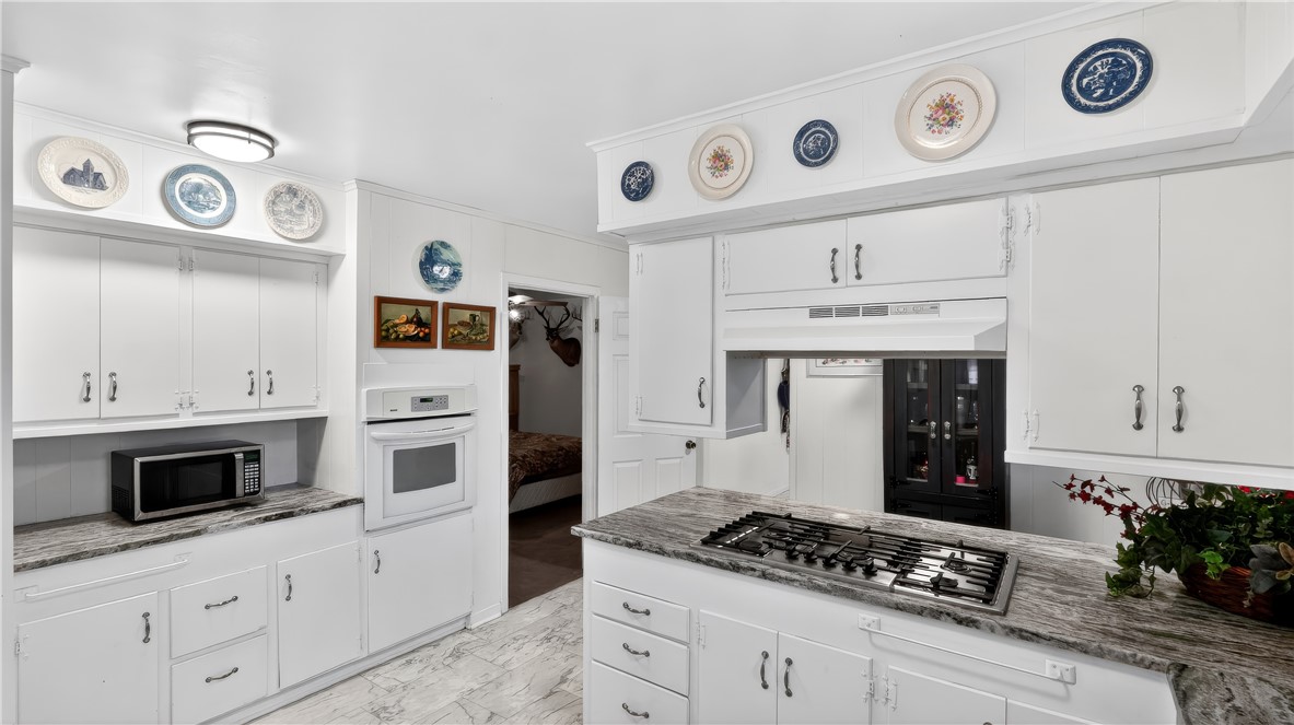 405 North Main Street Franklin, TX 77856 - Photo 15 of 28 a kitchen with cabinets and appliances
