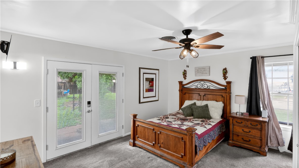 405 North Main Street Franklin, TX 77856 - Photo 22 of 28 a living room with furniture and a chandelier
