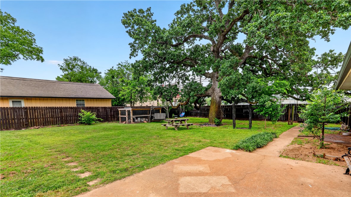405 North Main Street Franklin, TX 77856 - Photo 25 of 28 a view of a house with a yard