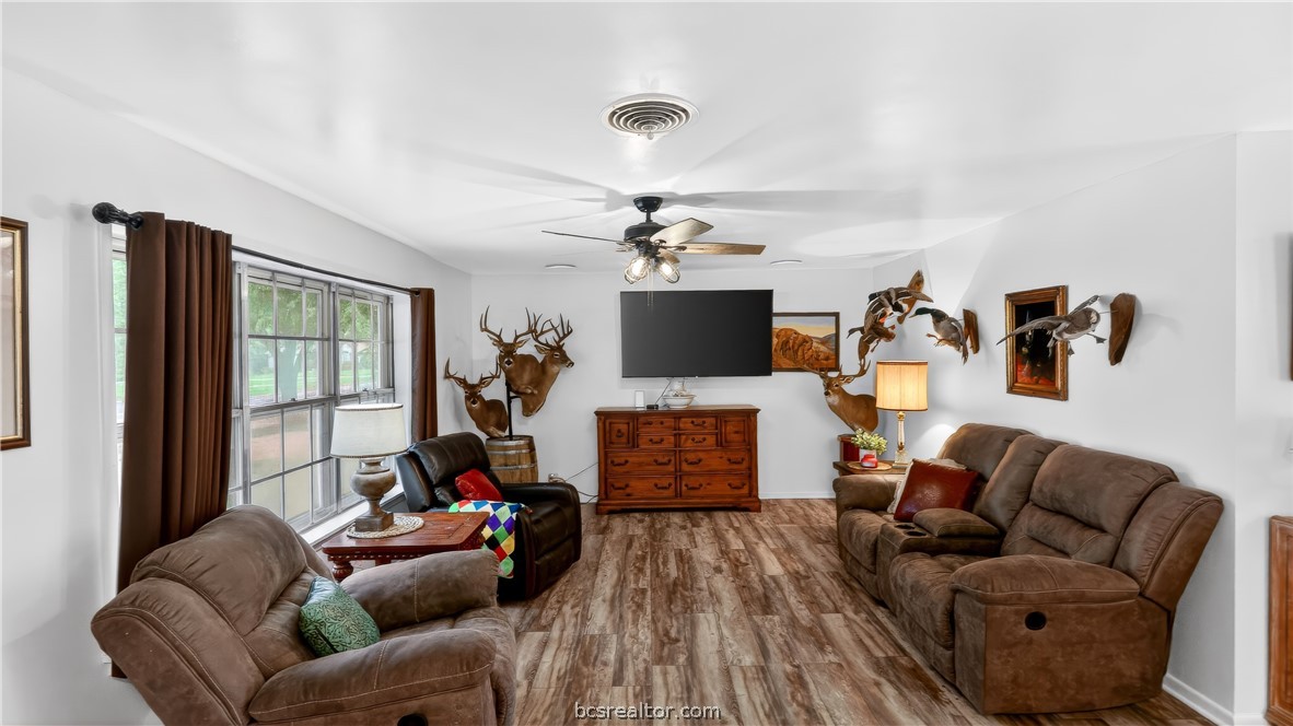 405 North Main Street Franklin, TX 77856 - Photo 5 of 28 a living room with furniture and a flat screen tv