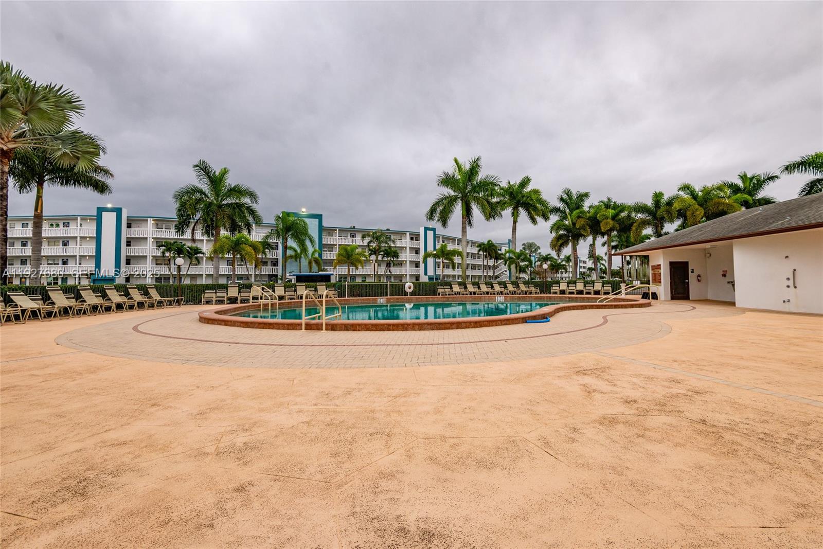 1061 Exeter, Unit 1061D Boca Raton, FL 33434 - Photo 31 of 32 a view of a basket ball ground