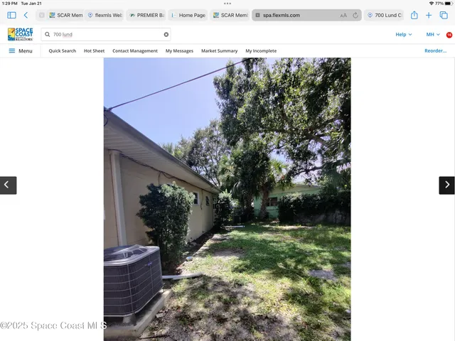 a picture of a bench in the window