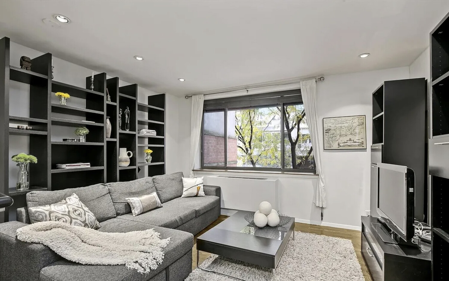 445 West 19th Street, Unit 2F Manhattan, NY 10011 - Photo 2 of 12