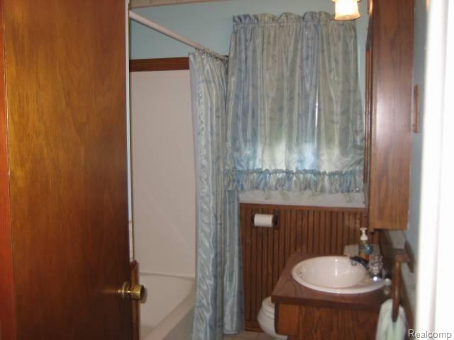 4535 Klam Road Columbiaville, MI 48421 - Photo 9 of 22 Main Bath