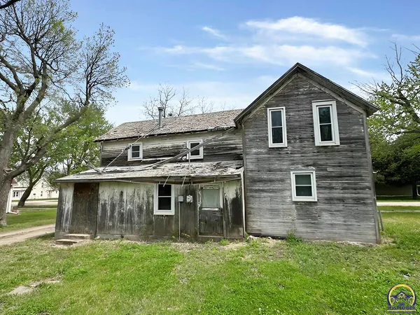 $9,900 | 208 Adolph Street, White City, KS 66872
