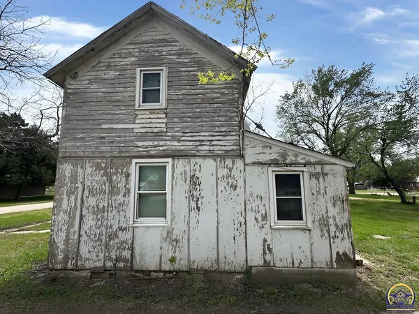 $9,900 | 208 Adolph Street, White City, KS 66872