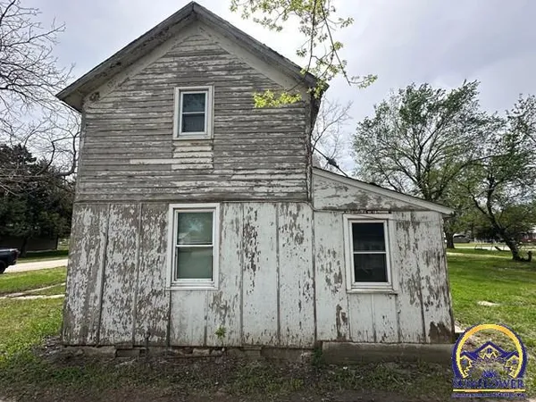 $9,900 | 208 Adolph Street, White City, KS 66872