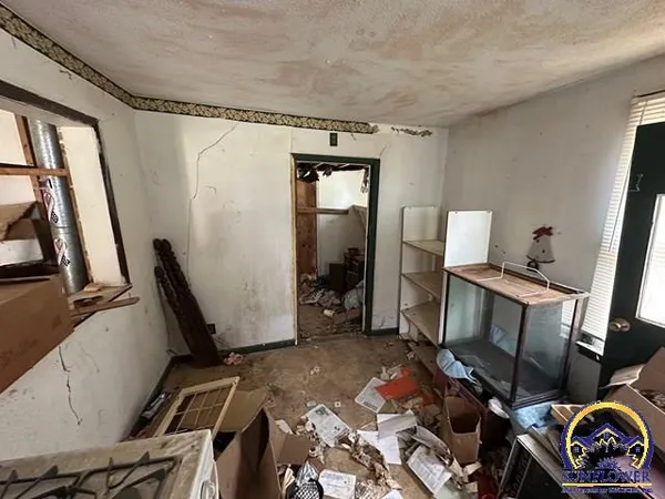 $9,900 | 208 Adolph Street, White City, KS 66872